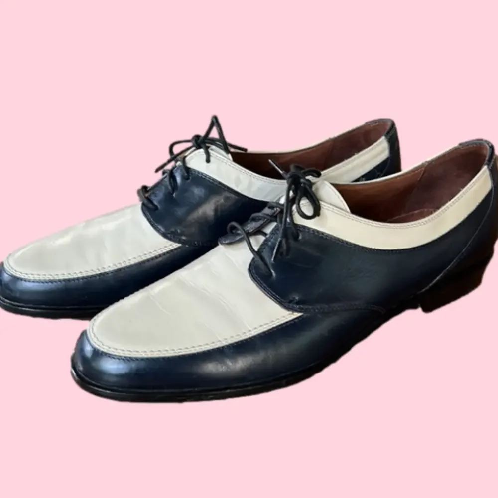 Cole Haan hand made in Italy. Navy & cream leather Oxford Tie loafers EUC Narrow